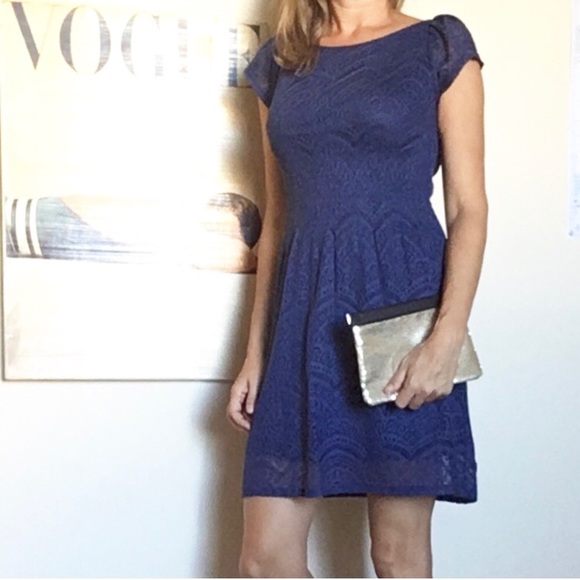 Dresses & Skirts - Pinky blue stretchy lace dress